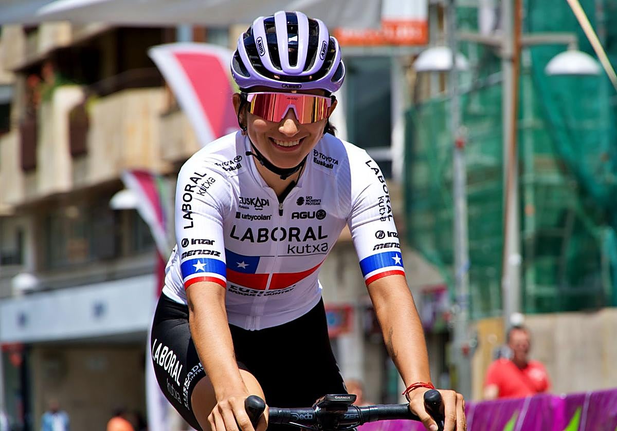 Catalina Soto, con el maillot de campeona de Chile.