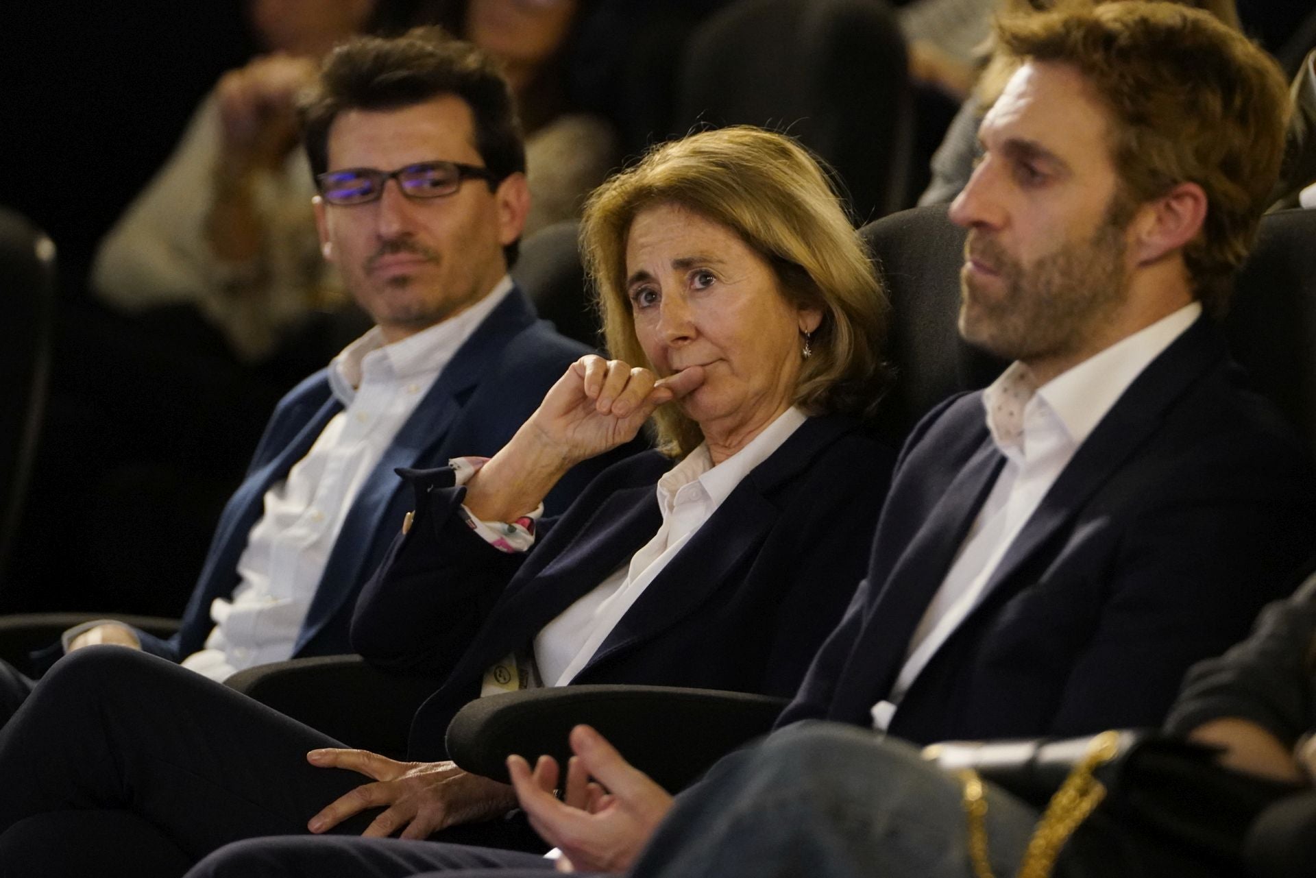 Jesús Zaballos, vicepresidente primero de las Juntas Generales, Carmen Adán, la fiscal superior del País Vasco, y el director general de El Diario Vasco, Iñigo Martín.