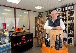 Ion Eizagirre en la tienda de Mardu Gourmet, ubicada en sus instalaciones de Zestoa.