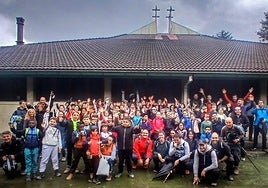 Los jóvenes montañeros de Eibar en el Día del Finalista de Irun.
