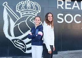 Cecilia Marcos y Andreia Jacinto, posan sonrientes este jueves en Zubieta.