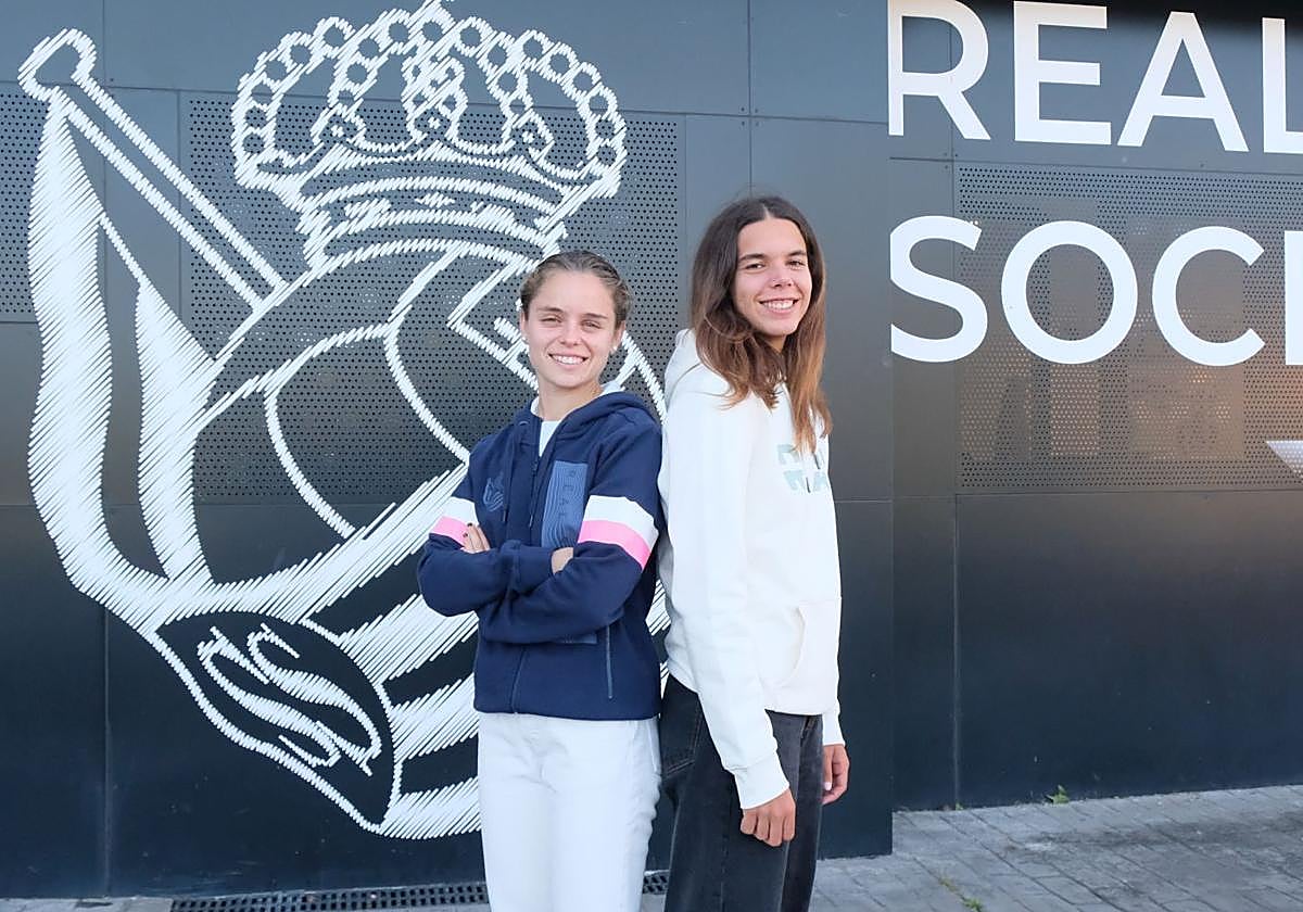 Cecilia Marcos y Andreia Jacinto, posan sonrientes este jueves en Zubieta.