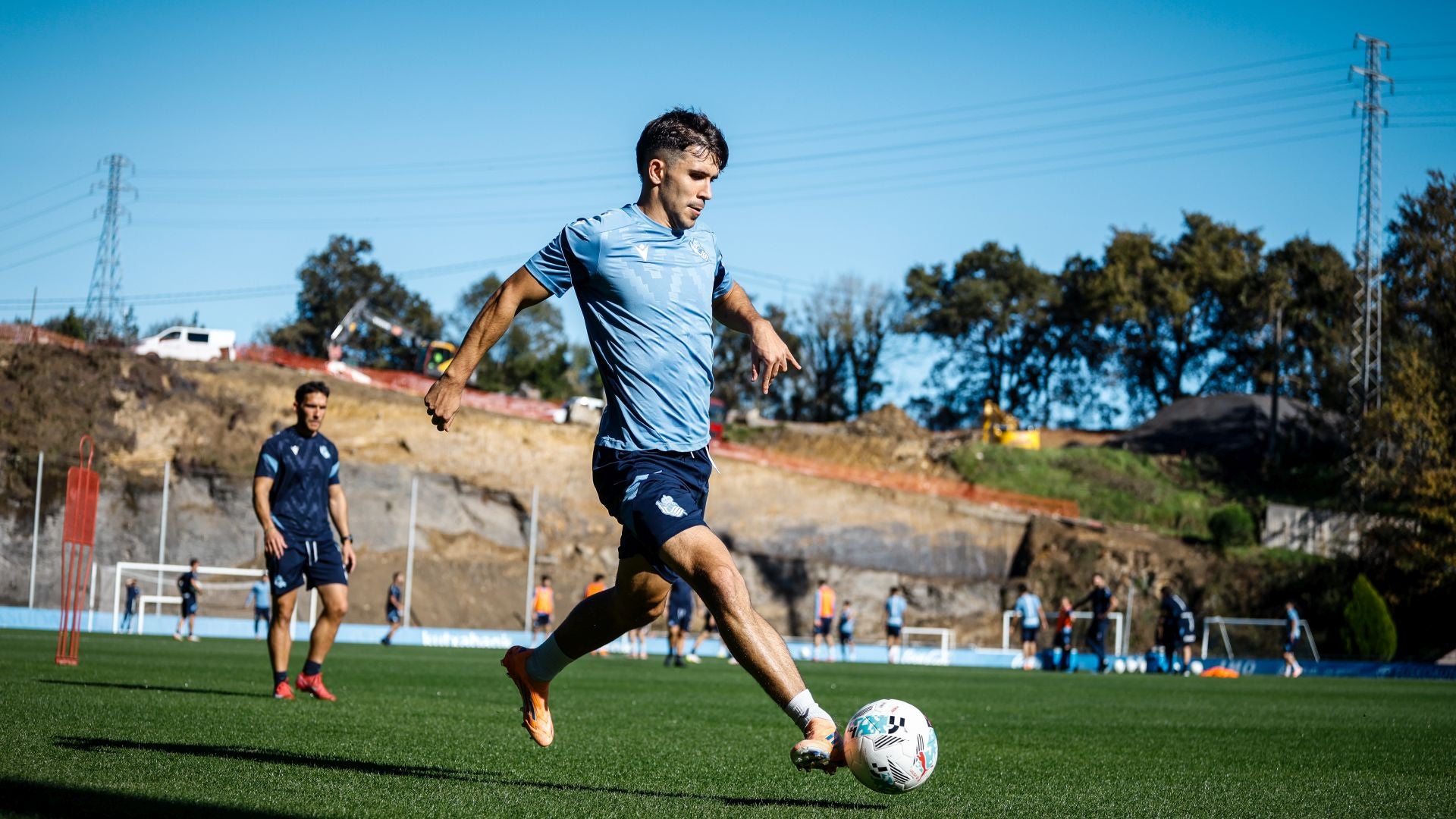 Soleado ensayo para el derbi en Zubieta