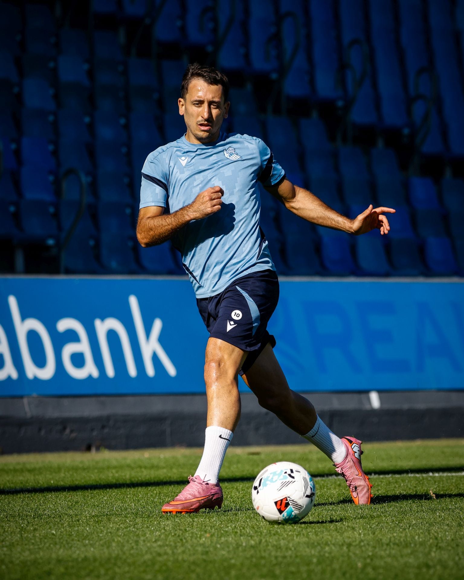 Soleado ensayo para el derbi en Zubieta
