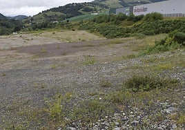 Explanada donde está prevista la segunda fase del polígono de Apatta, cerca del cementerio de San Blas.