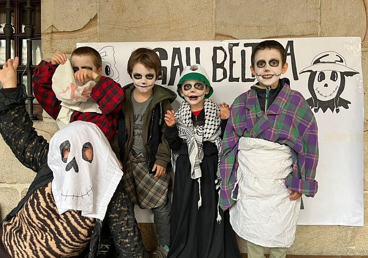 Maquillajes, máscaras y disfraces para divertirse convocando al más allá.