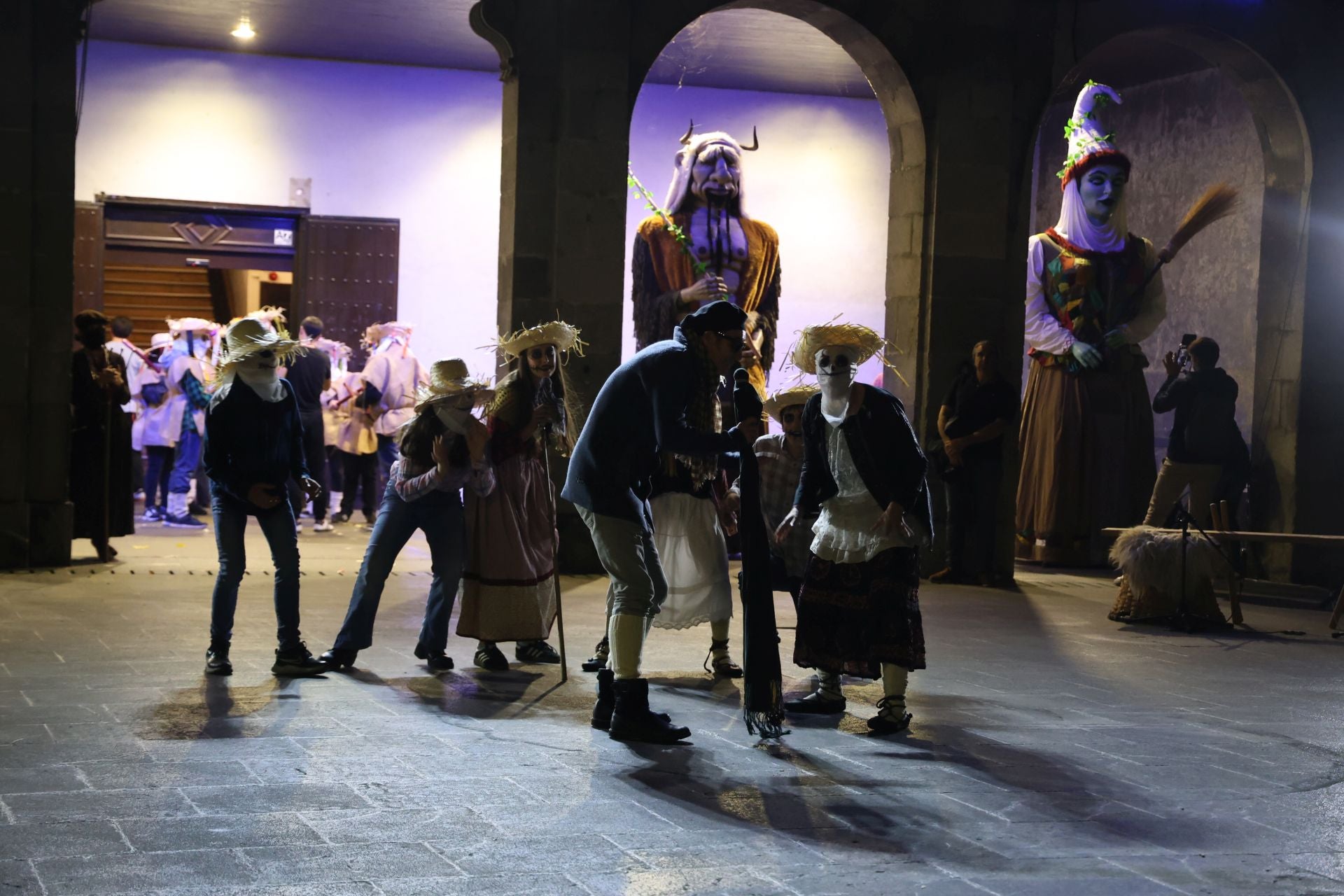 Andoainek gipuzkoar Gau Beltzari hasiera eman dio