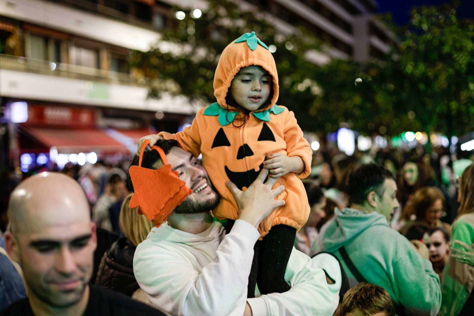 Gau Beltzaren izpiritua berreskuratu dute Irunen