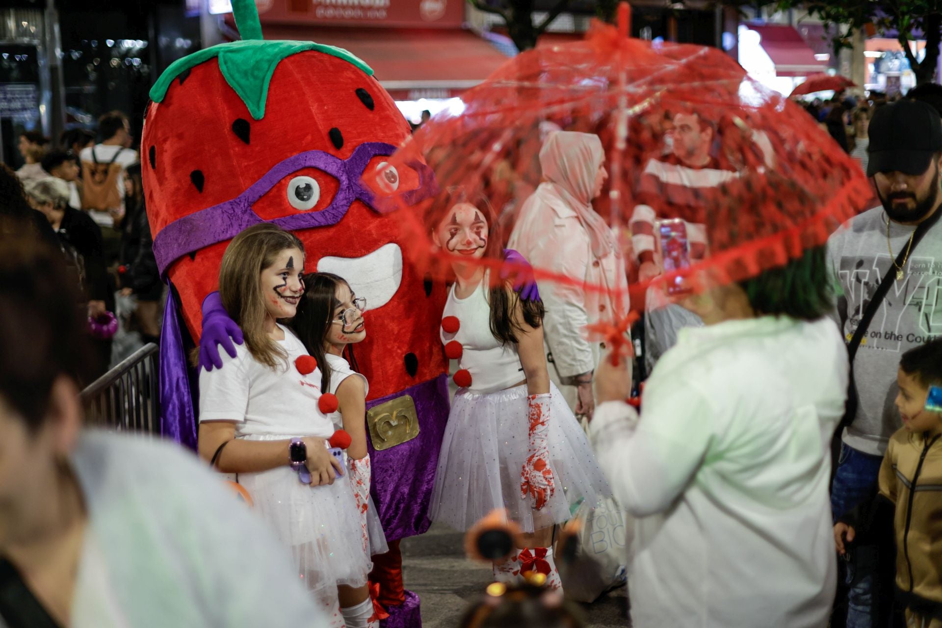 Gau Beltzaren izpiritua berreskuratu dute Irunen