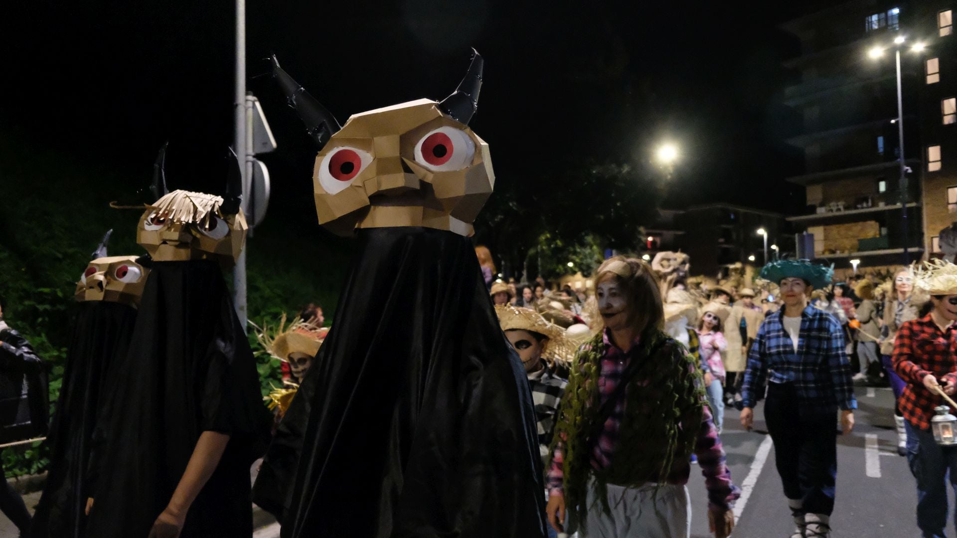 200 personas toman las calles de Urnieta