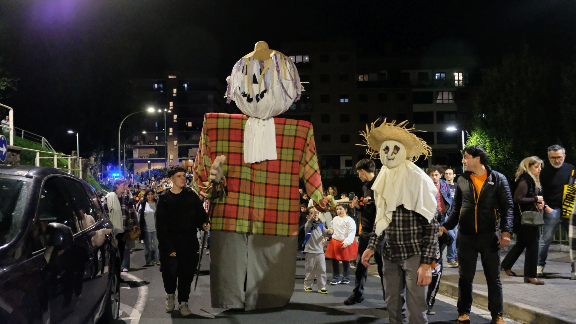 200 personas toman las calles de Urnieta