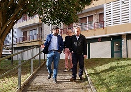 El alcalde y técnicos municipales en una de las visitas realizadas a Urtatza con el arquitecto Josean Medina para abordar el proyecto.