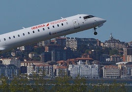 Imagen de archivo de un Air Bostrum CRJ-1000, avión que ha volado entre Pamplona y Bilbao este viernes.