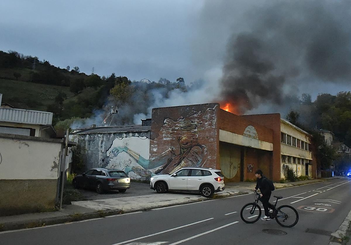 Pabellón que ha ardido esta tarde en Tolosa.