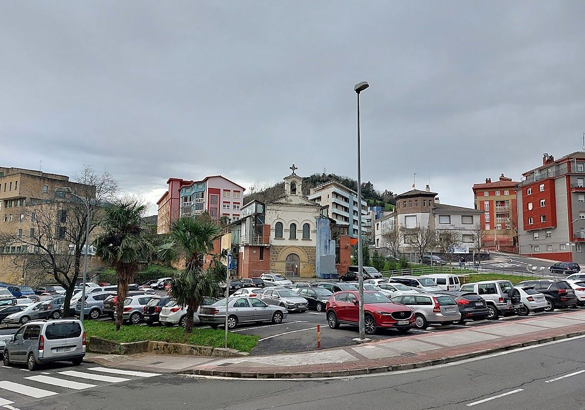 Solar en el que se levantará el nuevo edificio cultural de Hernani.