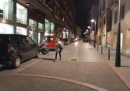 Zerkaosteta es la única calle peatonal con aparcamiento.