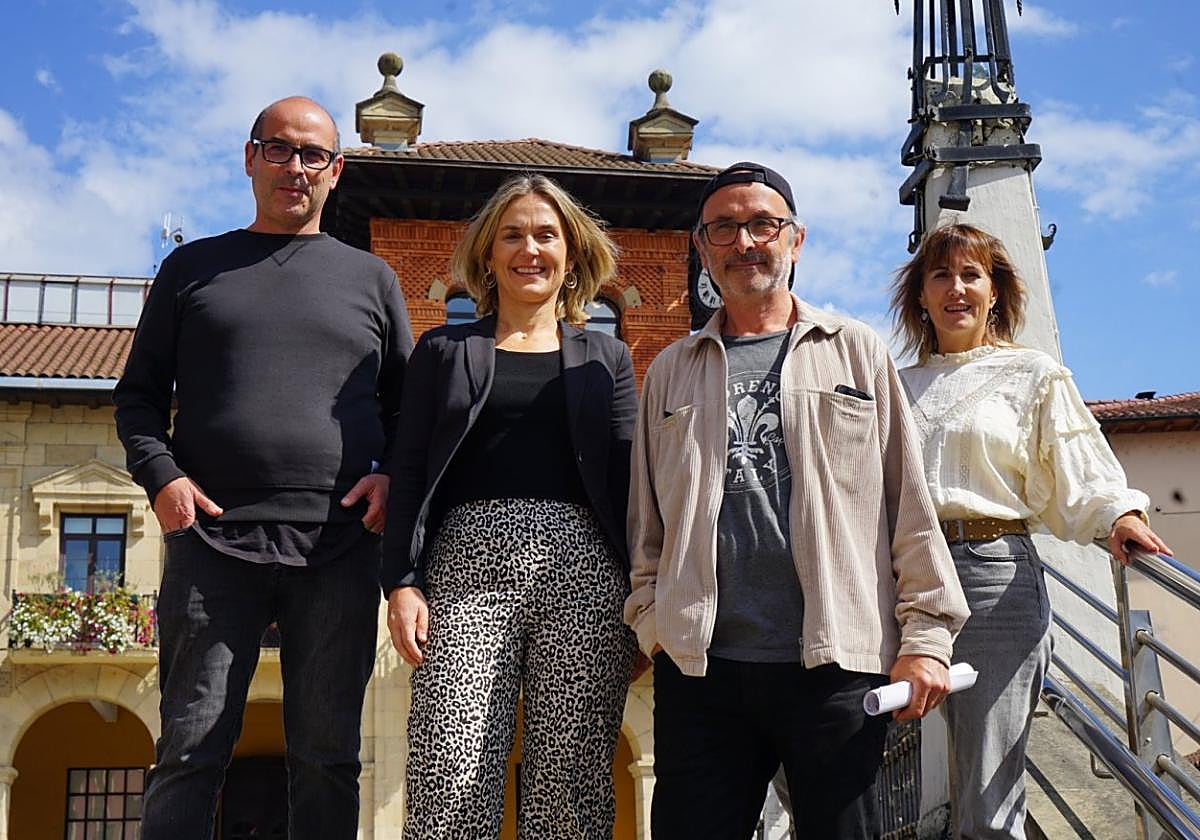 Responsables de Dar-Dar, junto a rla representación del Ayuntamiento en la presentación del proyecto.