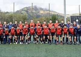 El Urki Alkideba se enfrenta al líder este mediodía.