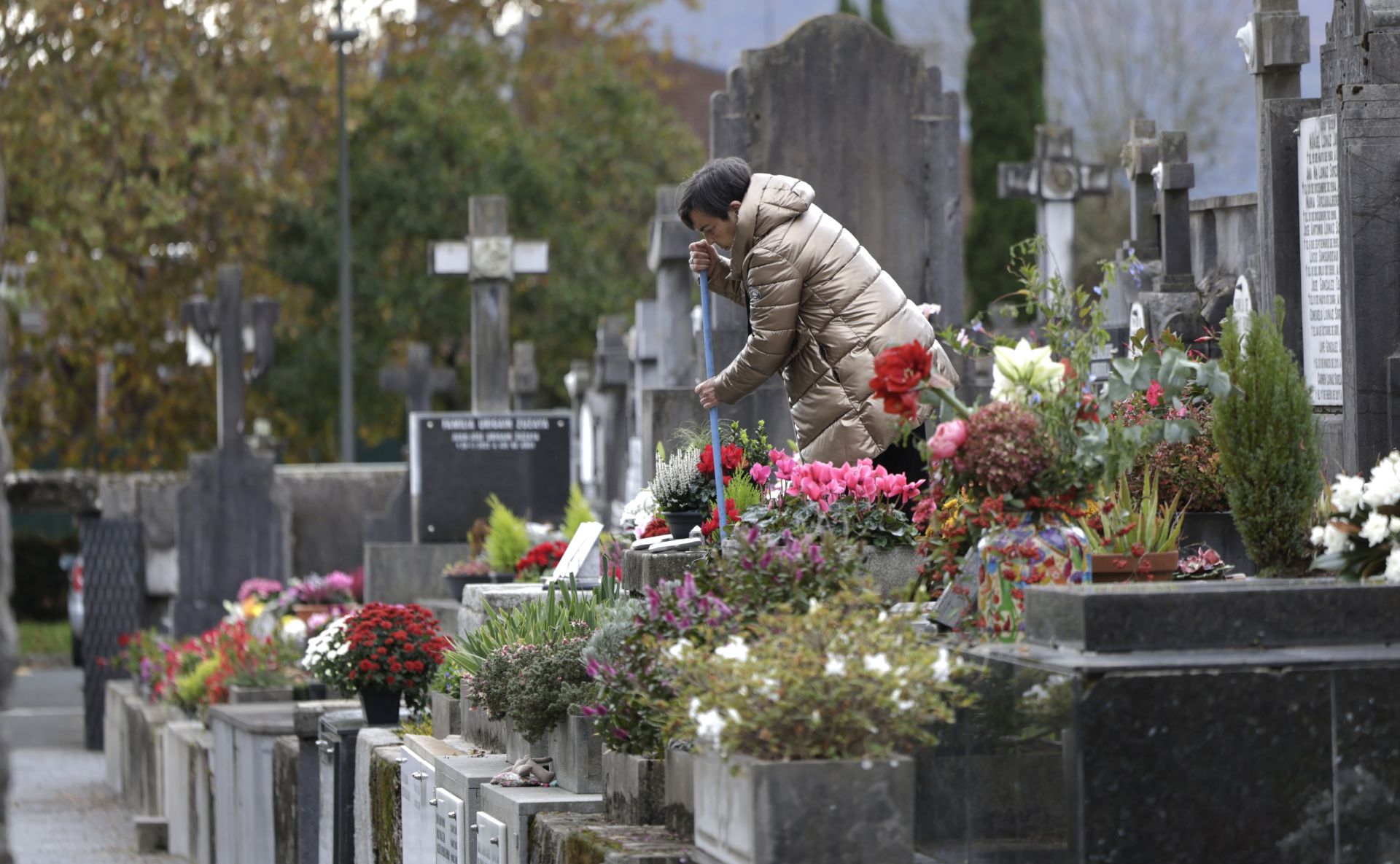Los guipuzcoanos se acercan a los cementerios