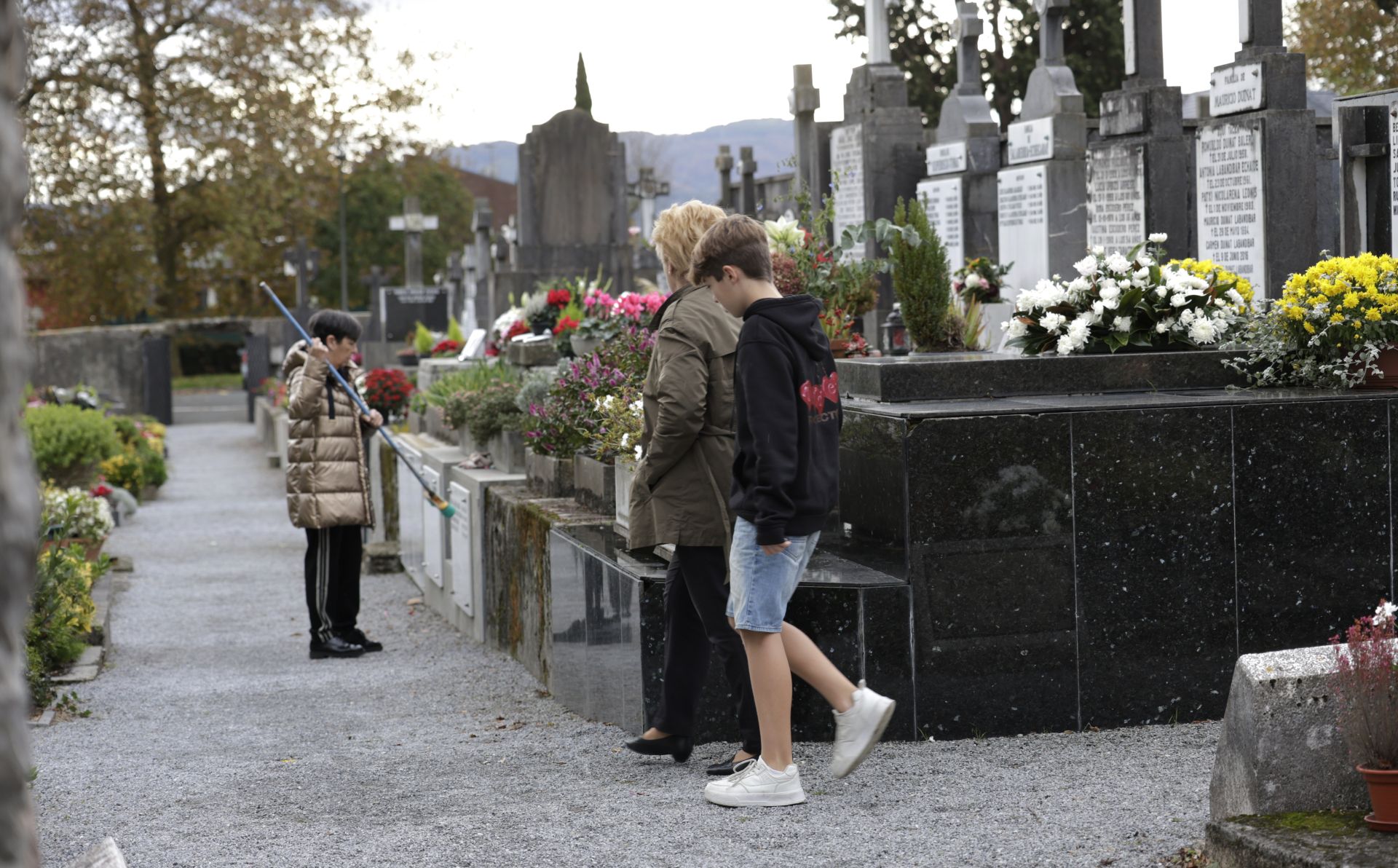 Los guipuzcoanos se acercan a los cementerios