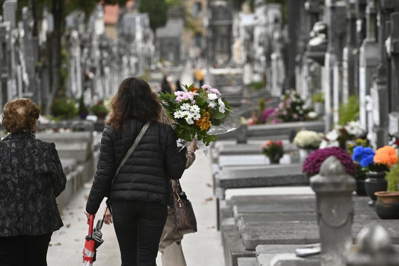 Los guipuzcoanos se acercan a los cementerios