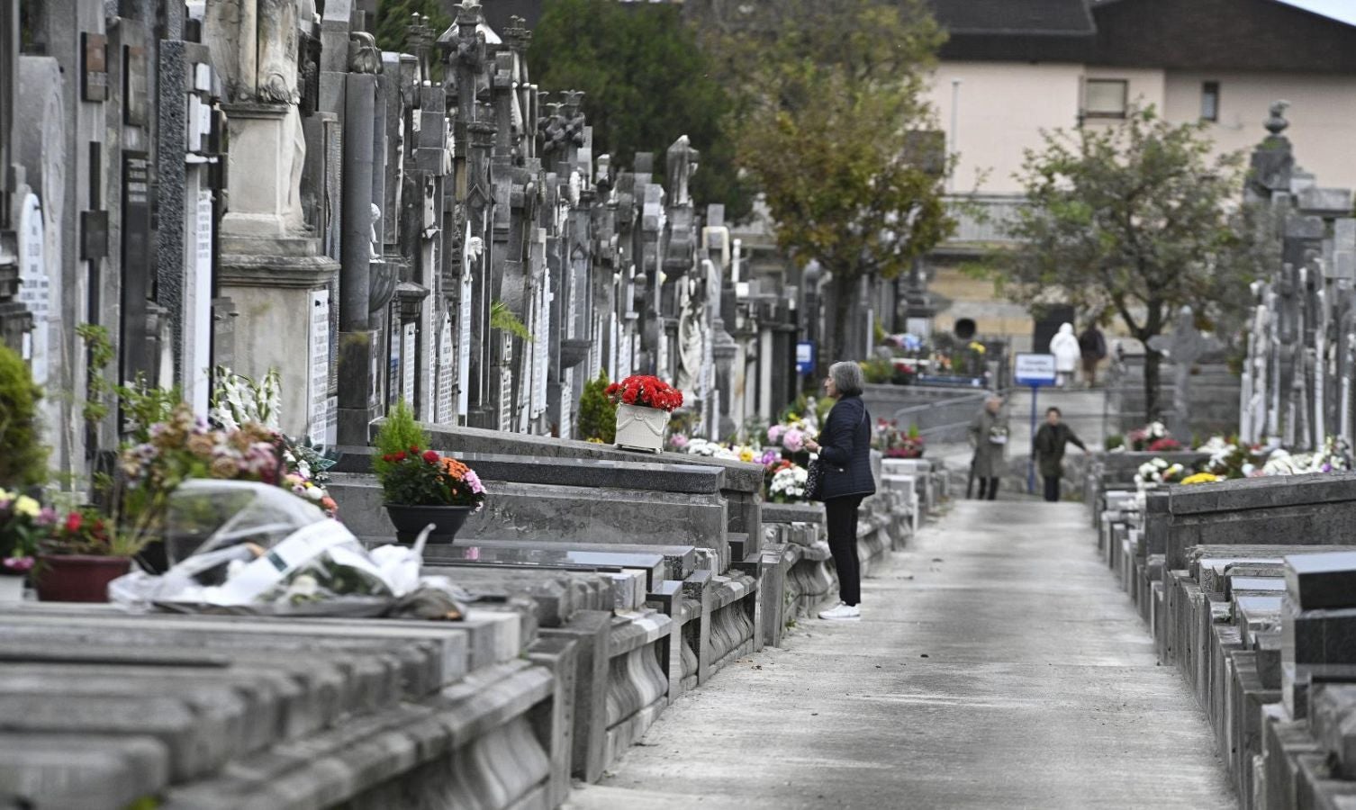 Los guipuzcoanos se acercan a los cementerios