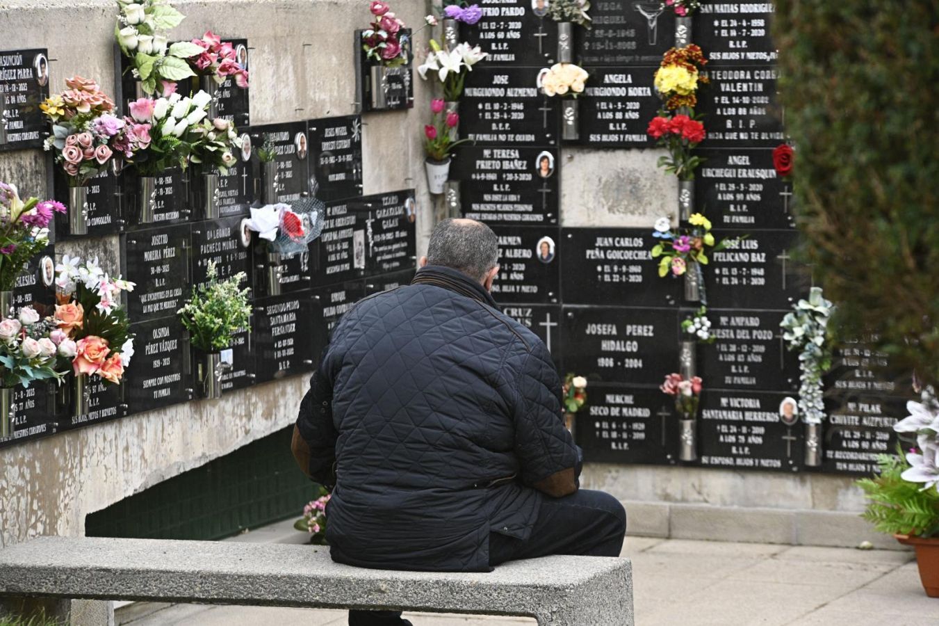 Los guipuzcoanos se acercan a los cementerios