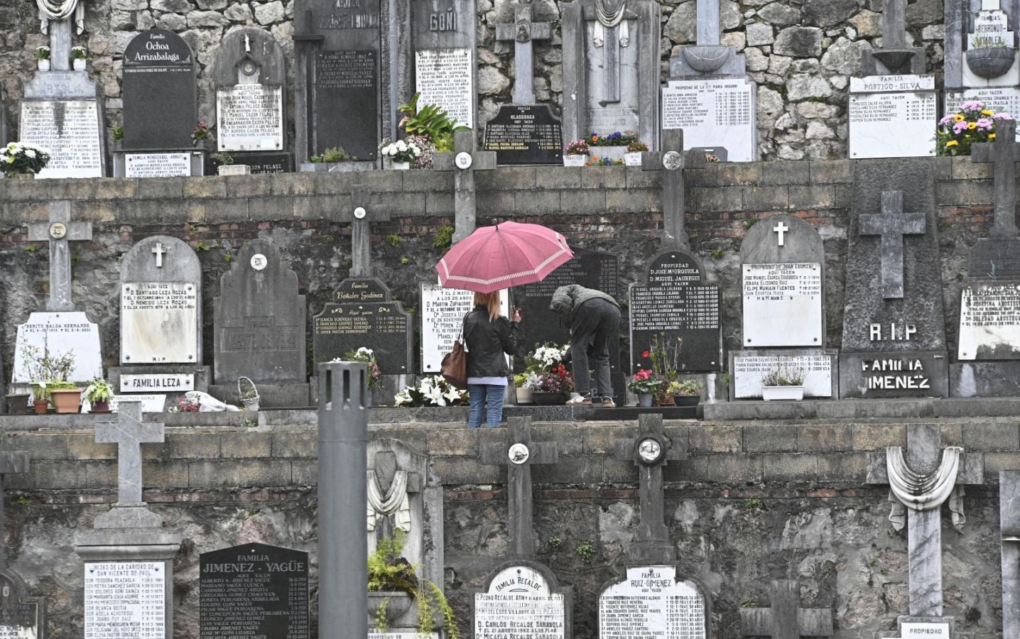 Los guipuzcoanos se acercan a los cementerios