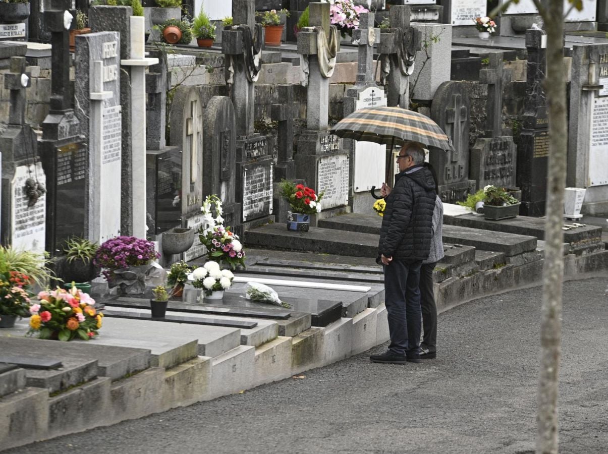 Los guipuzcoanos se acercan a los cementerios