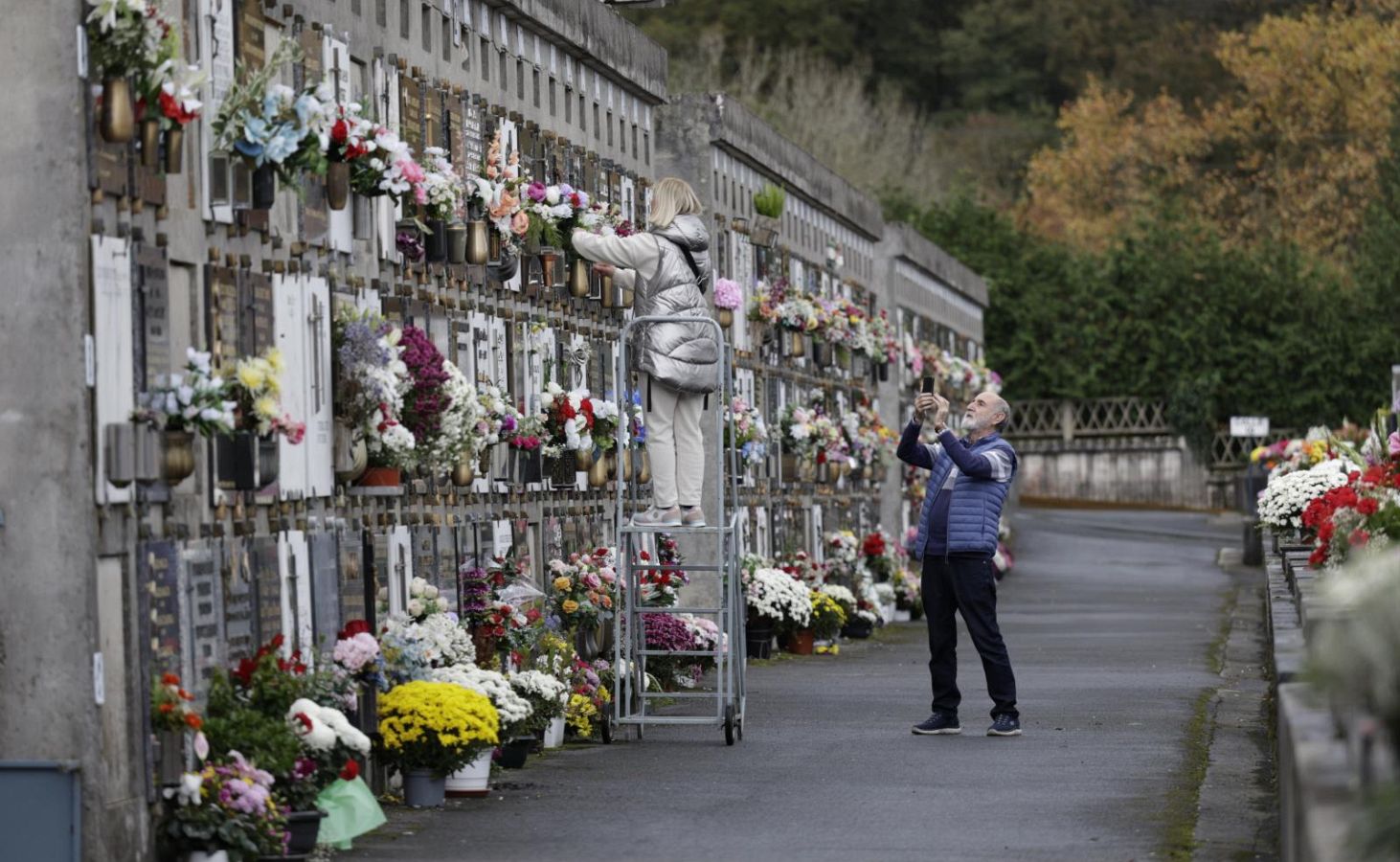 Los guipuzcoanos se acercan a los cementerios