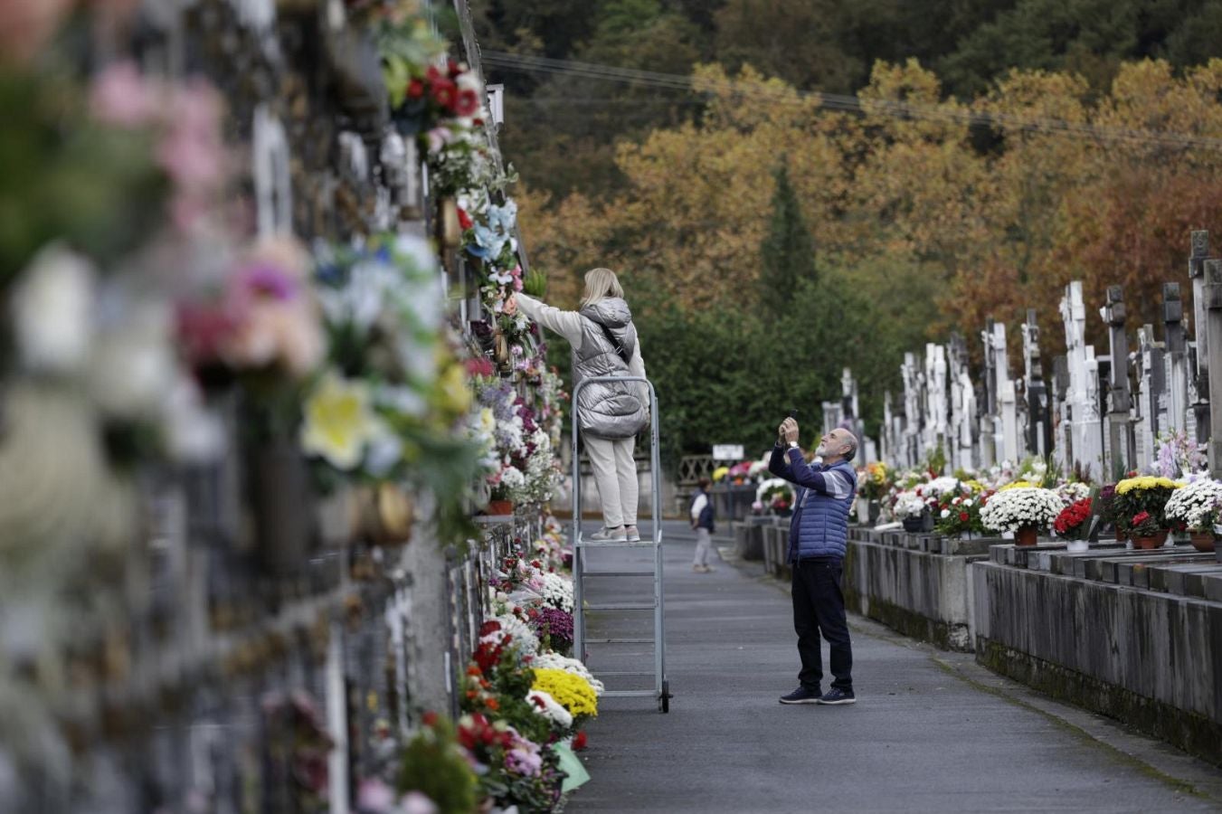 Los guipuzcoanos se acercan a los cementerios