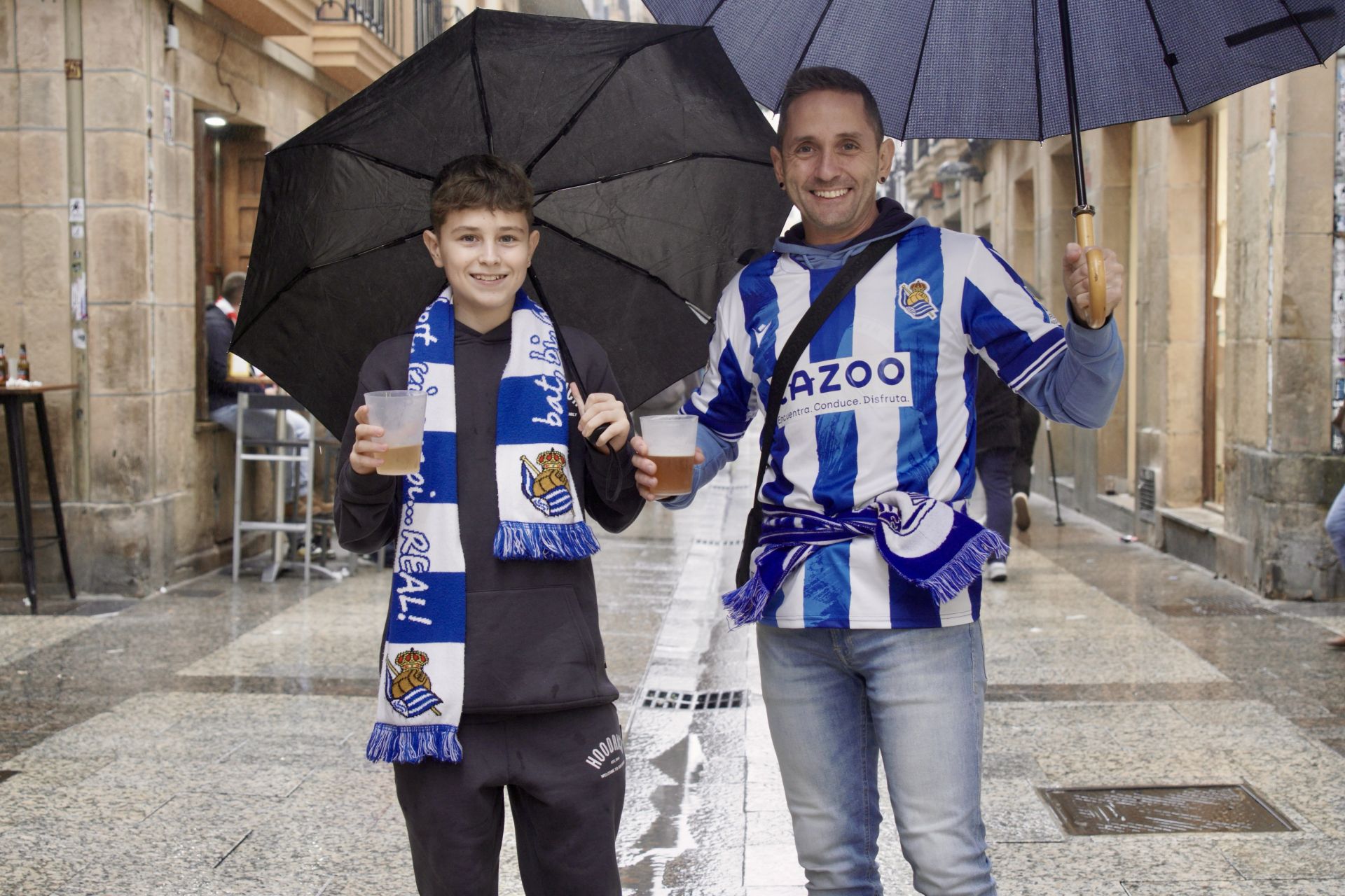 Gran ambiente previo al derbi en Donostia