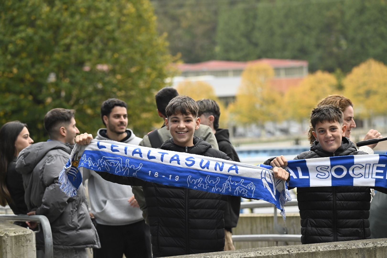 Gran ambiente previo al derbi en Donostia