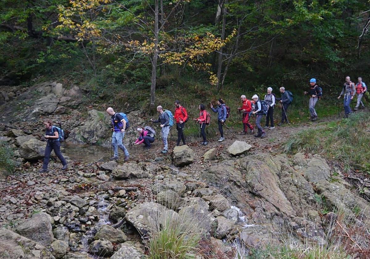 Los montañeros del Depor realizaron una travesía por las cuevas de Arditurri el pasado 26 de octubre.