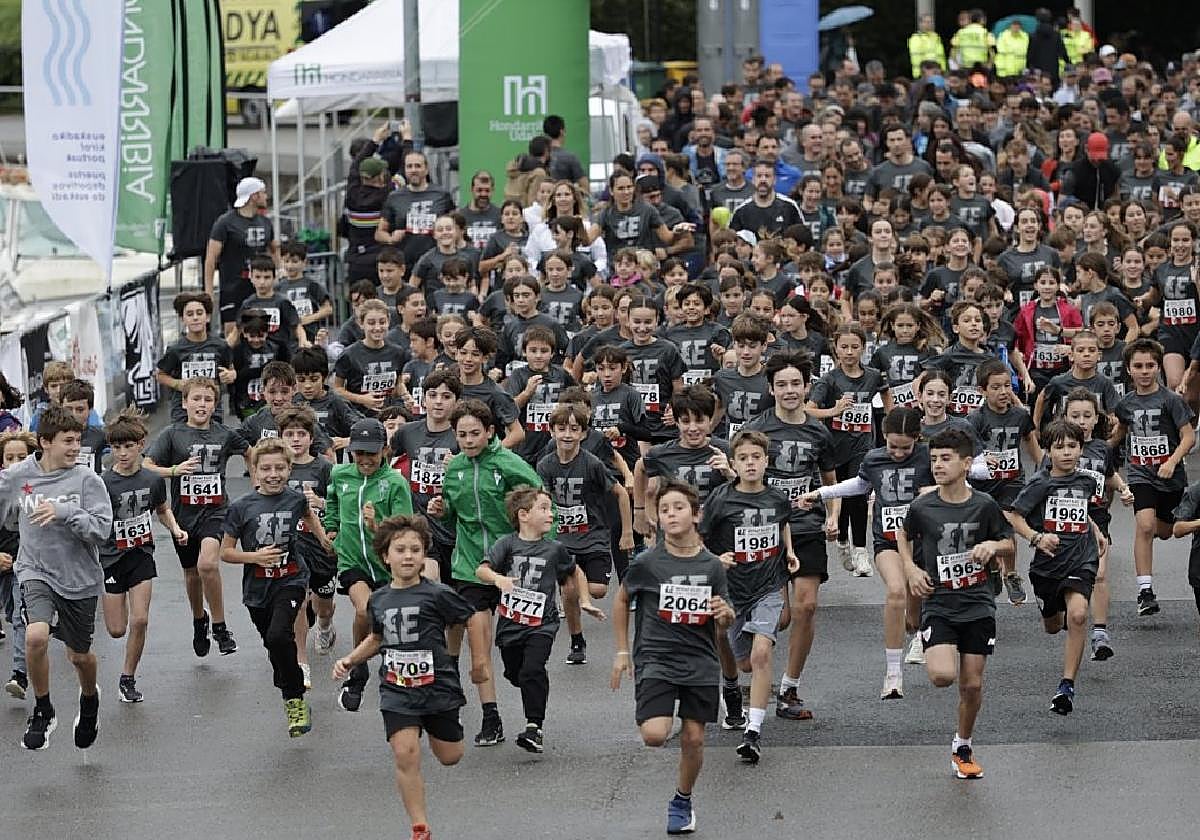 Con 591 participantes, la carrera de familias fue la prueba más numerosa de la 'X Beñat Elzo Mendi Lasterketa'.
