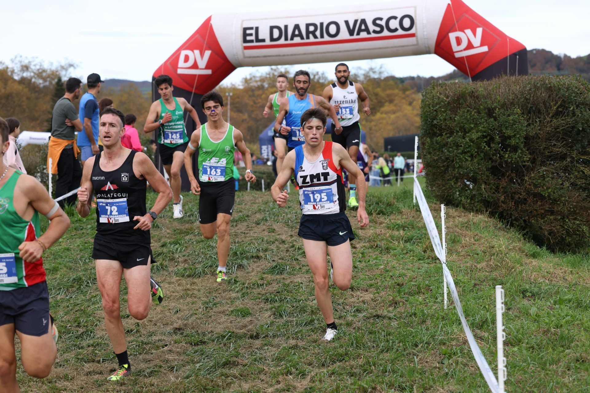 Los atletas kenianos dominan la prueba