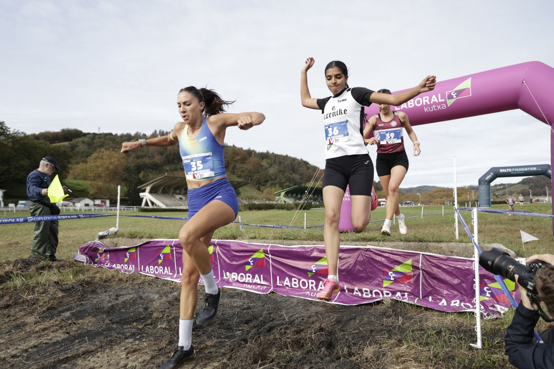 Los atletas kenianos dominan la prueba