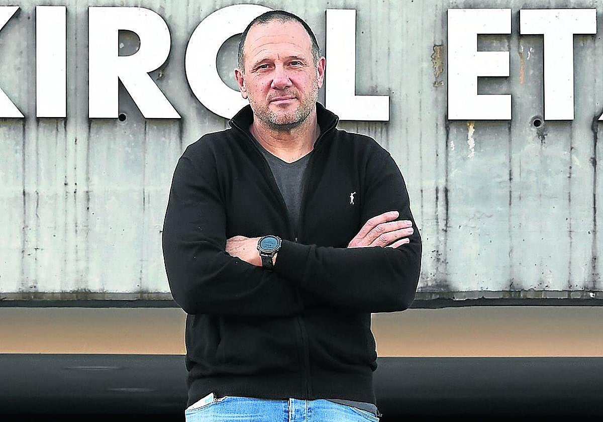 Mikel Samsó, nuevo presidente de la Federación Guipuzcoana de Natación, en la Kirol Etxea de Donostia.