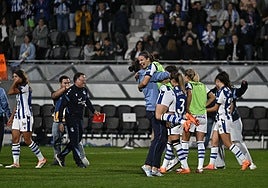 Las jugadoras de la Realc elebran el triunfo.