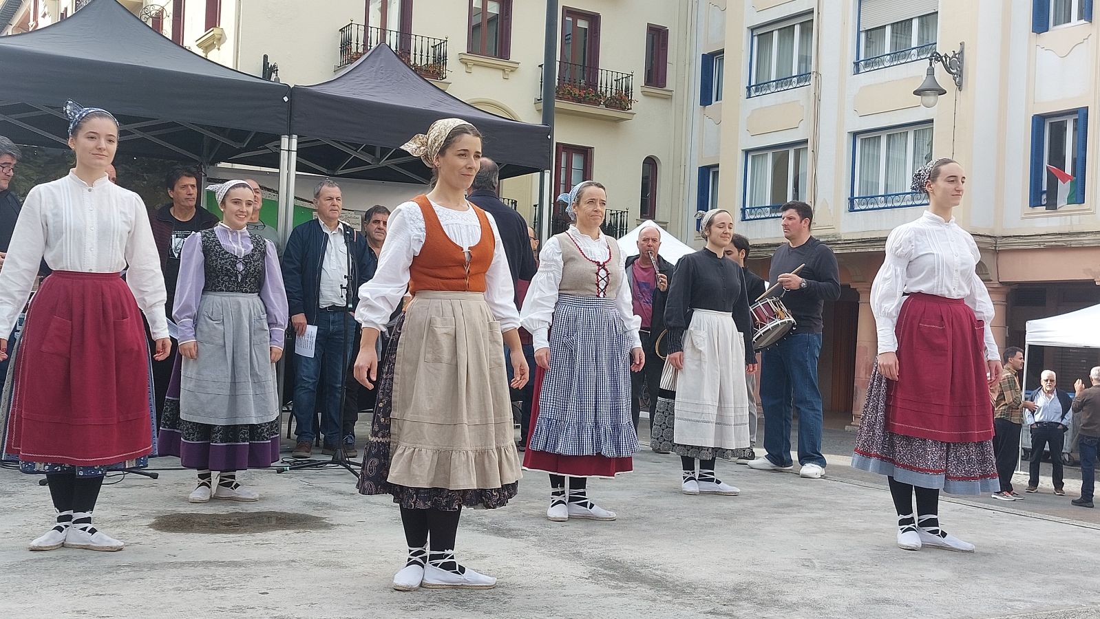 Zarautz brinda por su Txakolin Eguna