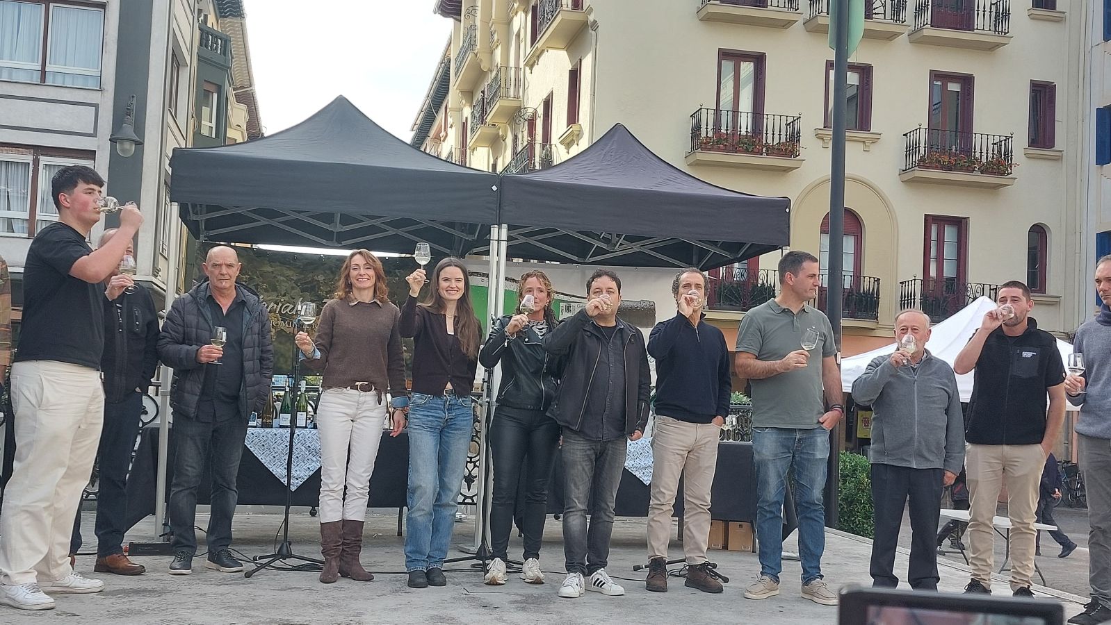 Zarautz brinda por su Txakolin Eguna