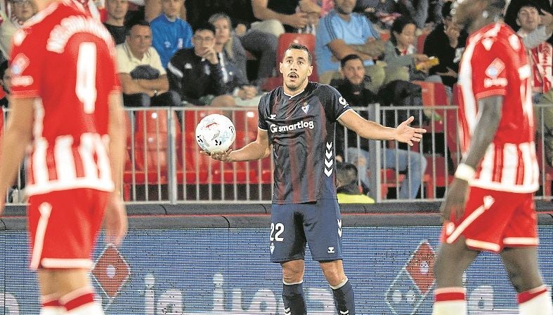 Álvaro no encuentra soluciones entre sus compañeros.