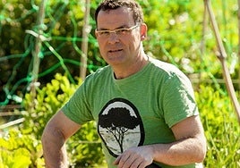 «Baratza da gelditzen zaigun iraultza toki bakarra»