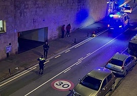 Una actuación realizada por la Policía Municipal y la Ertzaintza, en horario nocturno, en pleno centro.