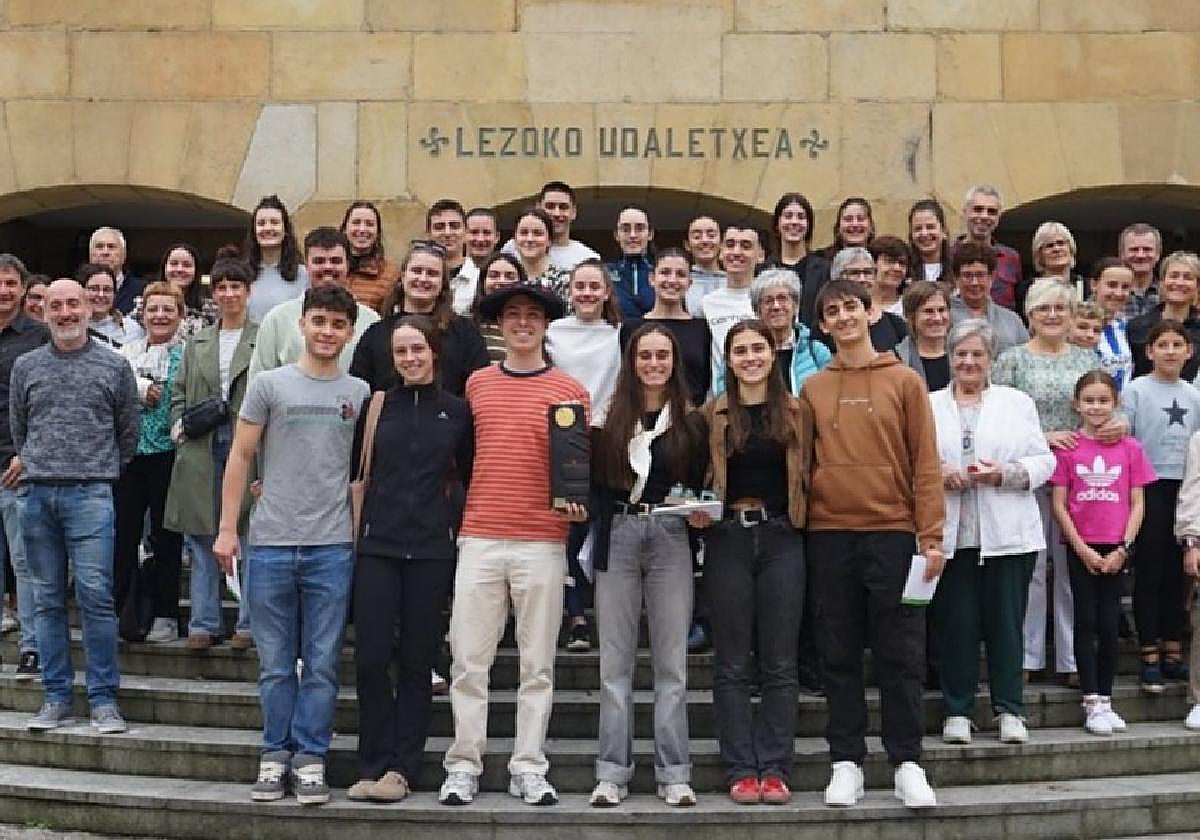 Recepción a tres parejas de dantzaris