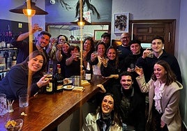 Roberto Navidades celebra una reunión navideña en Casa Delapio.