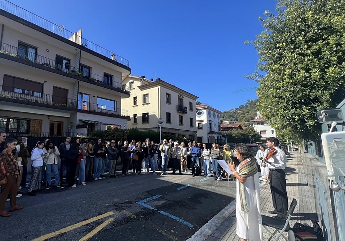 Los asistentes al reconocimiento de la obra del arquitecto Eduardo Lagarde, en un momento del acto.