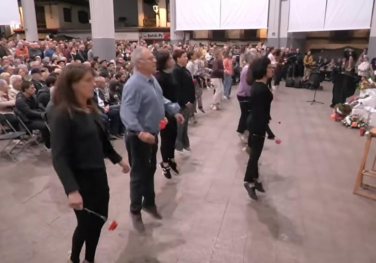 Familiares y amigos despidieron en un acto popular a Erramun Amundarain.