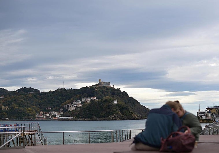 Un frente con chubascos pondrá fin a una cálida jornada con noche tropical por el intenso viento del sur