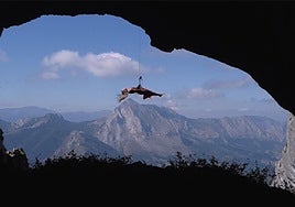 Imagen de la película dirigida por Janire Etxabe 'Haize lerroak', que se podrá ver mañana en el cine.